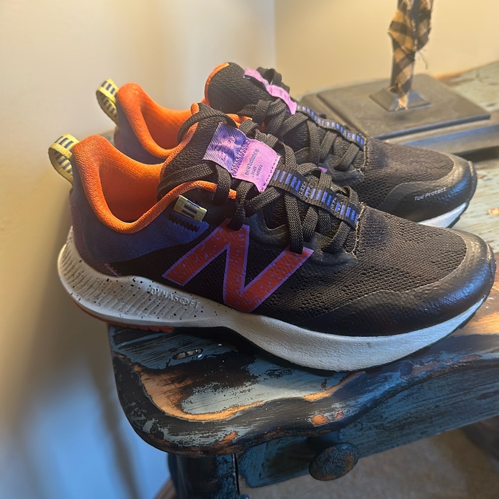 Youth NEW BALACE SNEAKERS. SIZE 8